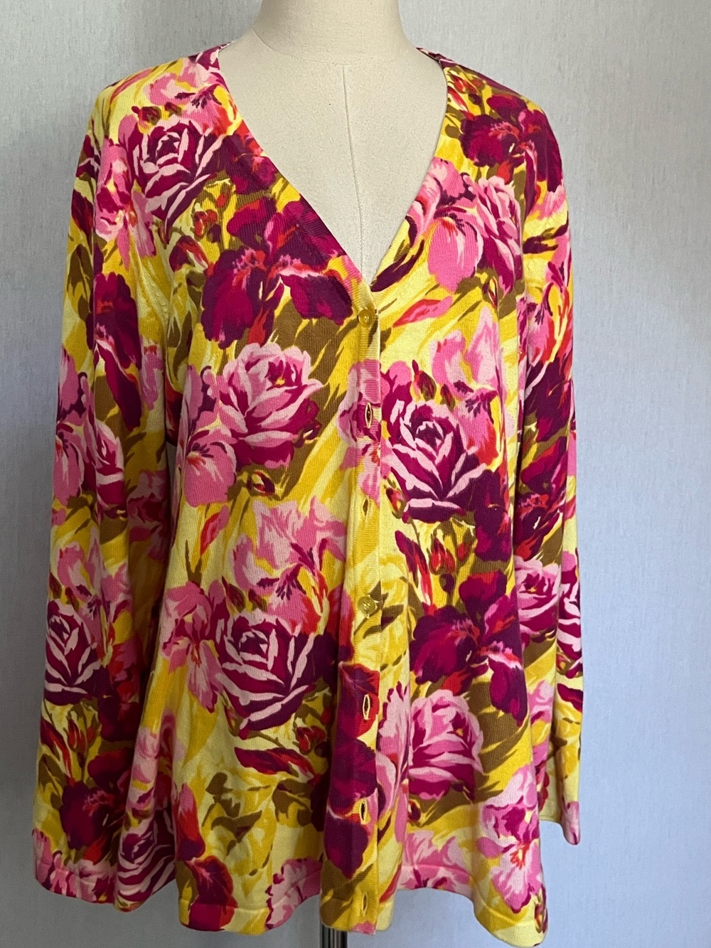 Izaac Mizrahi Live floral yellow pink v neck cardigan